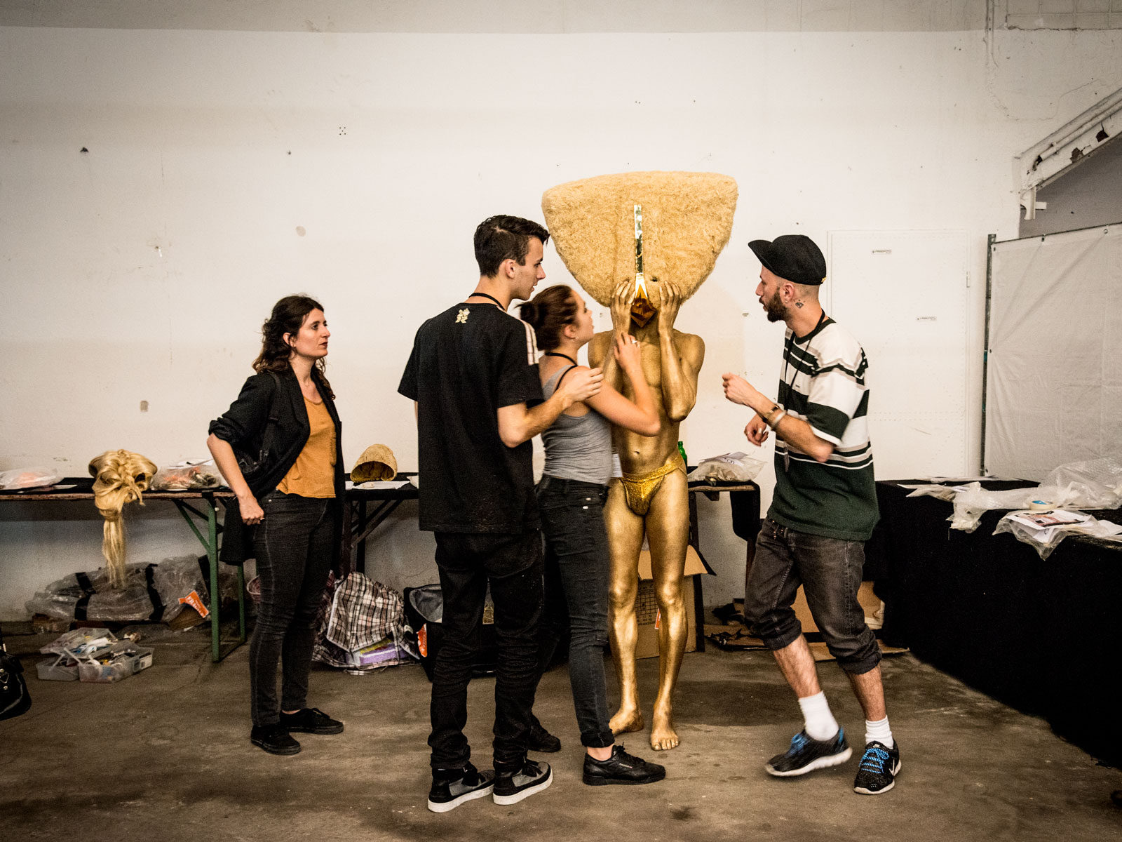 Charlie Le Mindu - Gold Sabah - Haute Coiffure - backstage fashion show